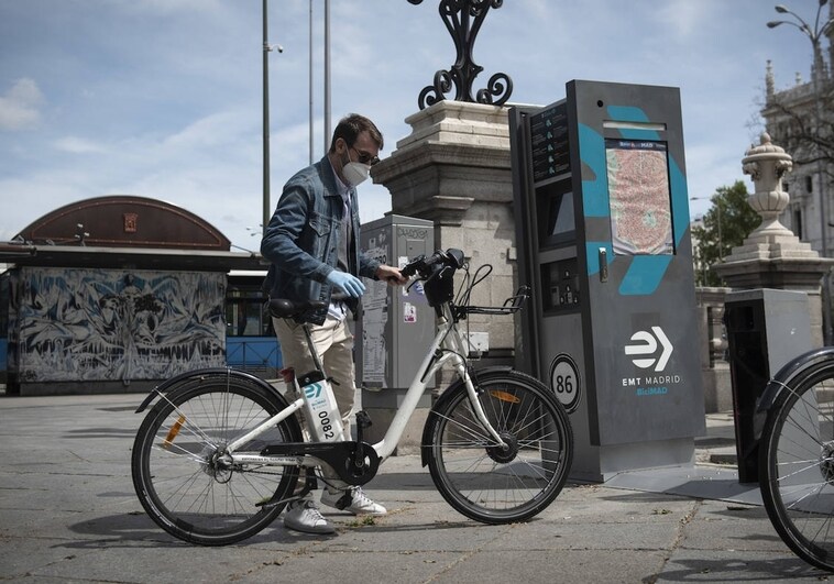 Aparecen extraviadas varias bicicletas de Bicimad en urbanizaciones privadas de Madrid