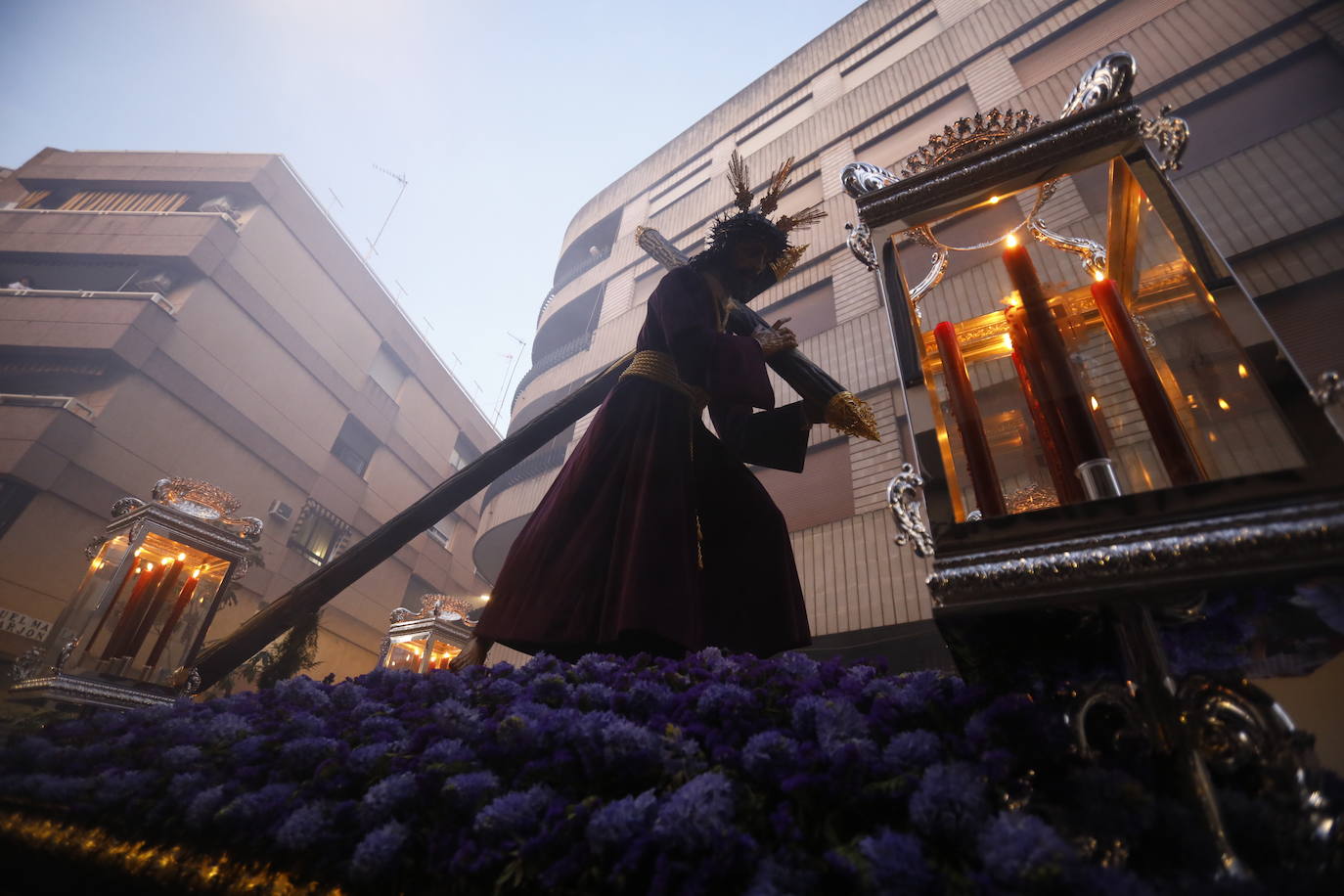 El vía crucis del Señor del Soberano Poder en Córdoba, en imágenes