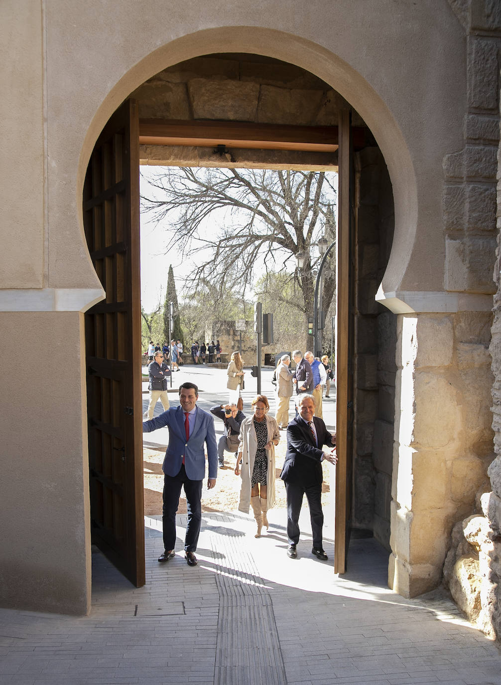 La recuperada puerta almohade del Alcázar de Córdoba, en imágenes