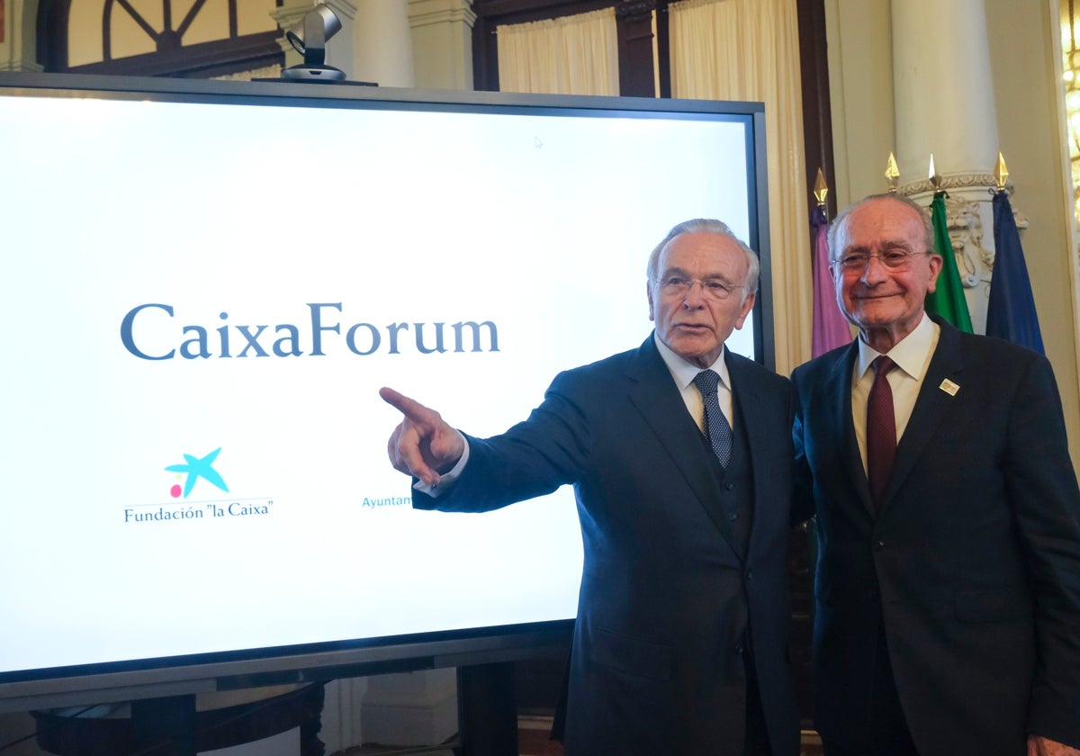 El presidente de la Fundación 'la Caixa', Isidro Fainé, y el alcalde de Málaga, Francisco de la Torre, tras la firma del convenio