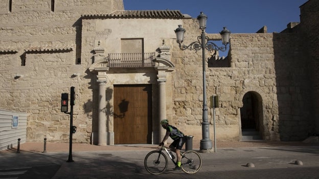 Portada barroca del Alcázar de los Reyes Cristianos, también restaurada