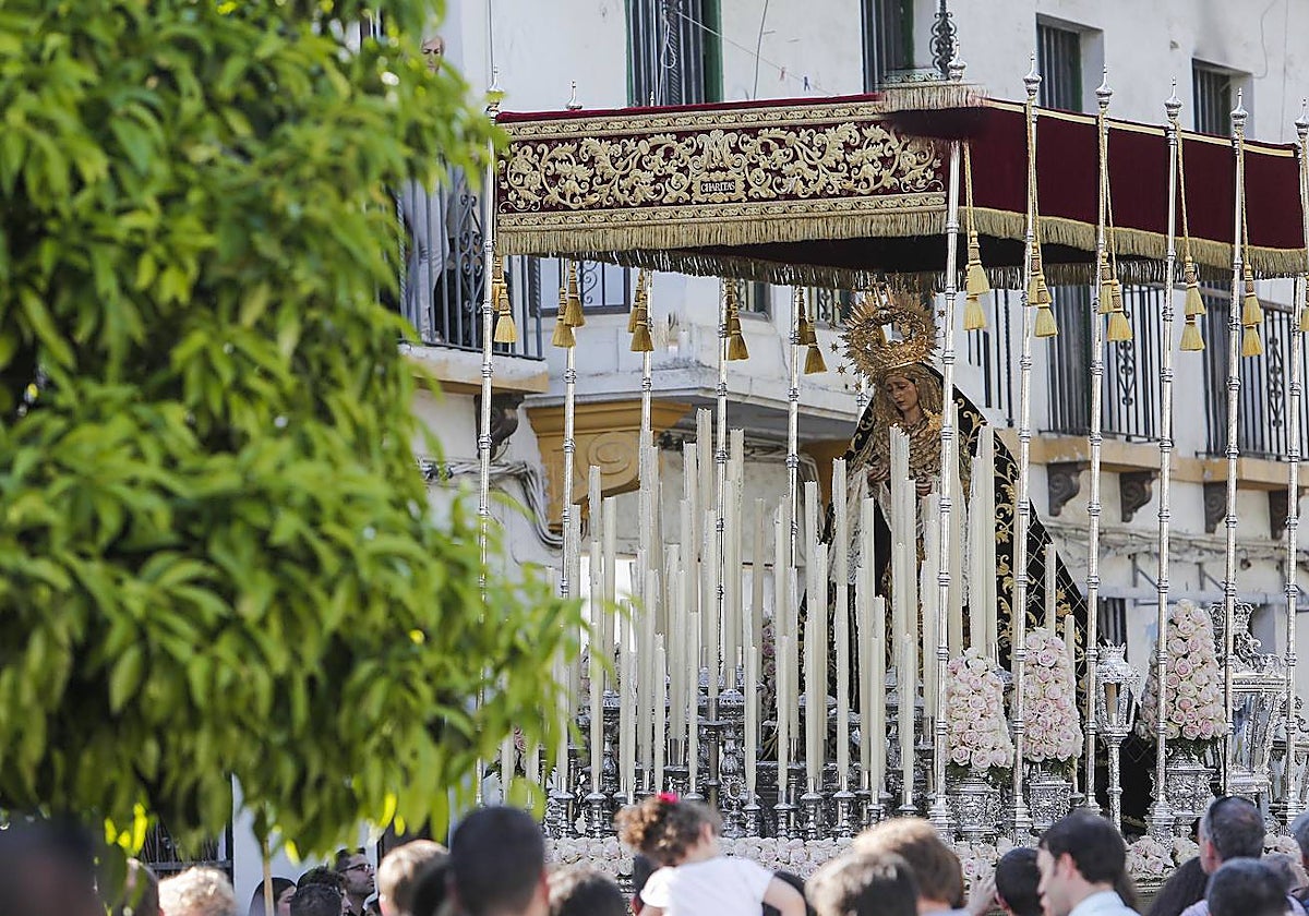 La Virgen de la Caridad, durante su procesión de 2019