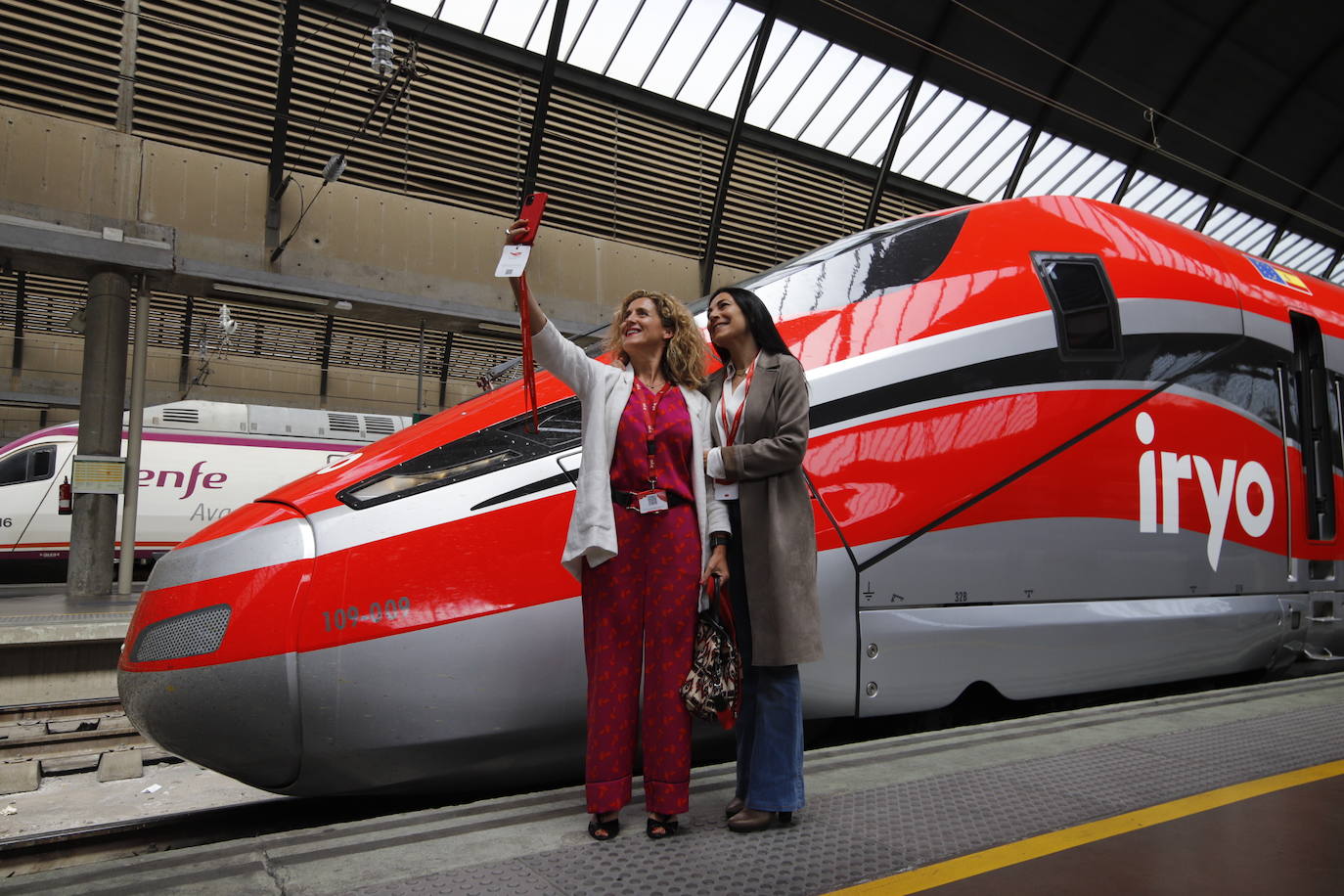 El viaje inaugural de las &#039;flechas rojas&#039; de Iryo desde Córdoba, en imágenes