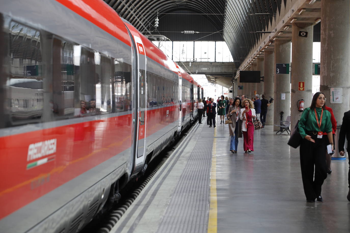 El viaje inaugural de las &#039;flechas rojas&#039; de Iryo desde Córdoba, en imágenes