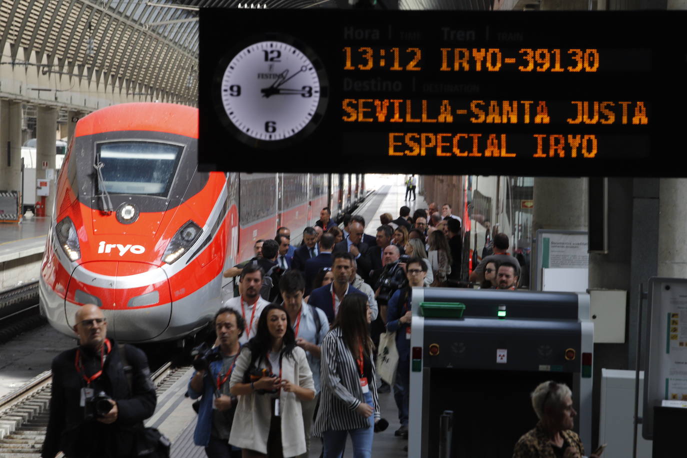 El viaje inaugural de las &#039;flechas rojas&#039; de Iryo desde Córdoba, en imágenes