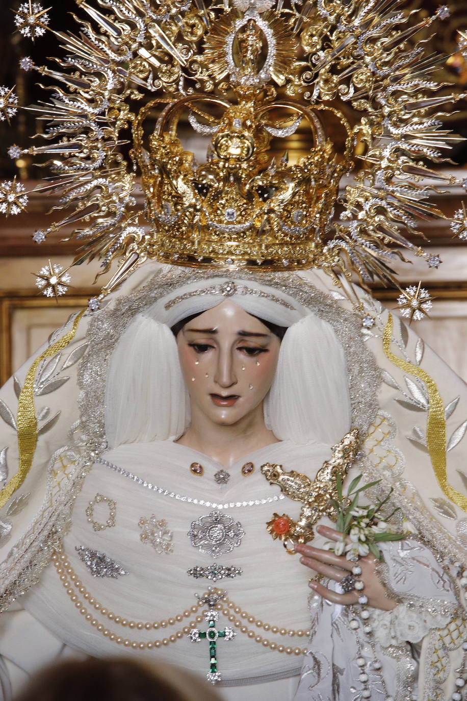 El besamanos de la Virgen de la Paz de Córdoba, en imágenes