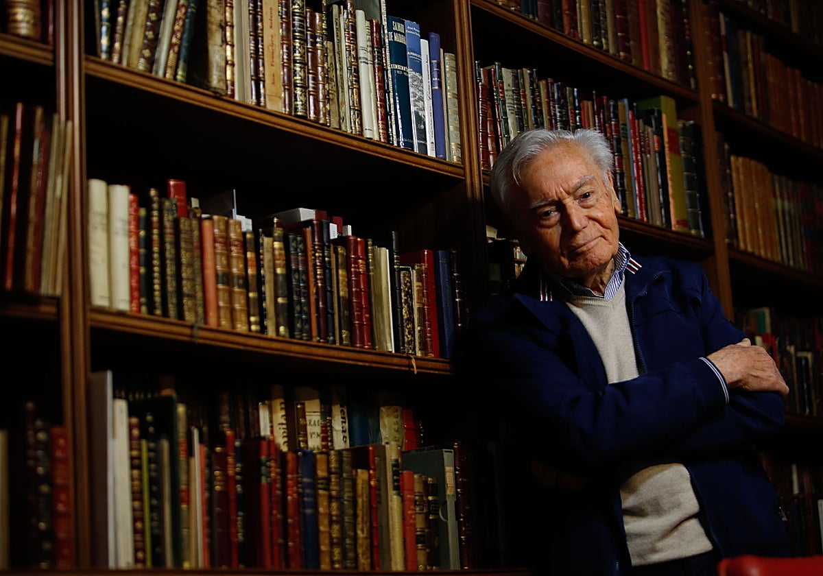 Manuel Luque, bibliófilo: «Tengo libros que no están en la Biblioteca  Nacional»