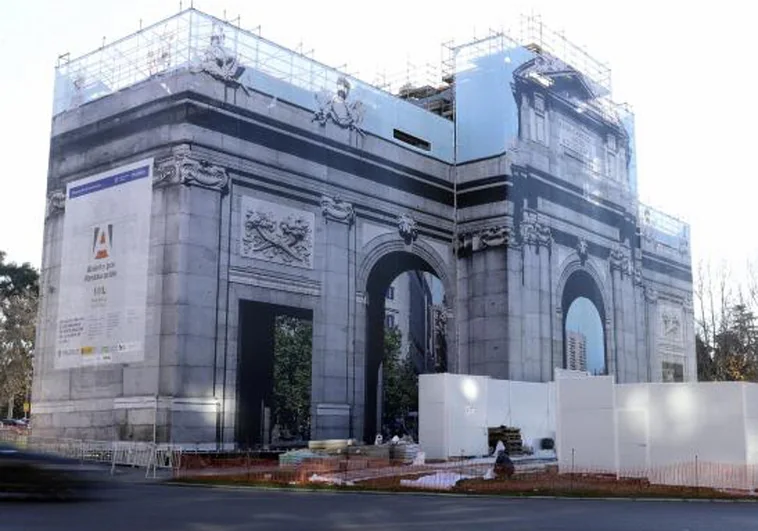 Madrid ofrece 6.500 plazas para visitar los trabajos de restauración de la Puerta de Alcalá