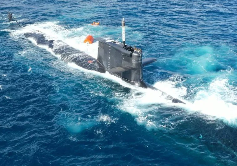 El submarino S-81 'Isaac Peral' realiza su primera inmersión estática