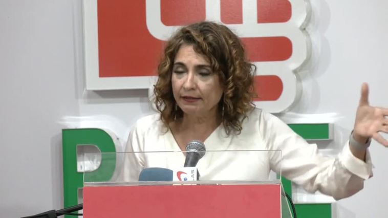 María Jesús Montero, sobre Feijóo: "No se puede ser tan inoportuno y desacertado, no está capacitado para ser presidente"