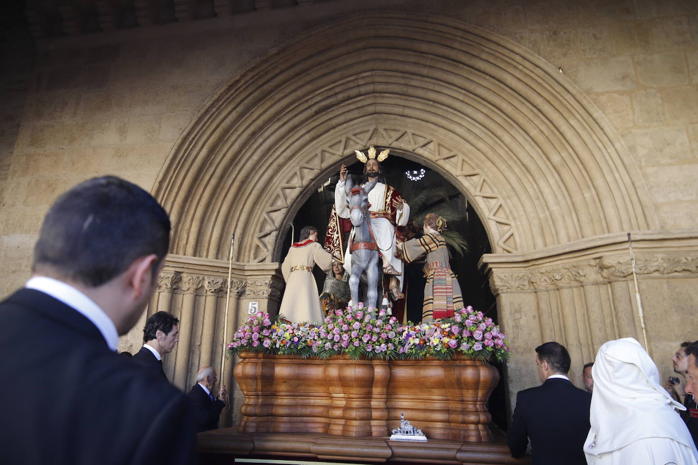 La esperada salida de la Entrada Triunfal el Domingo de Ramos de Córdoba, en imágenes