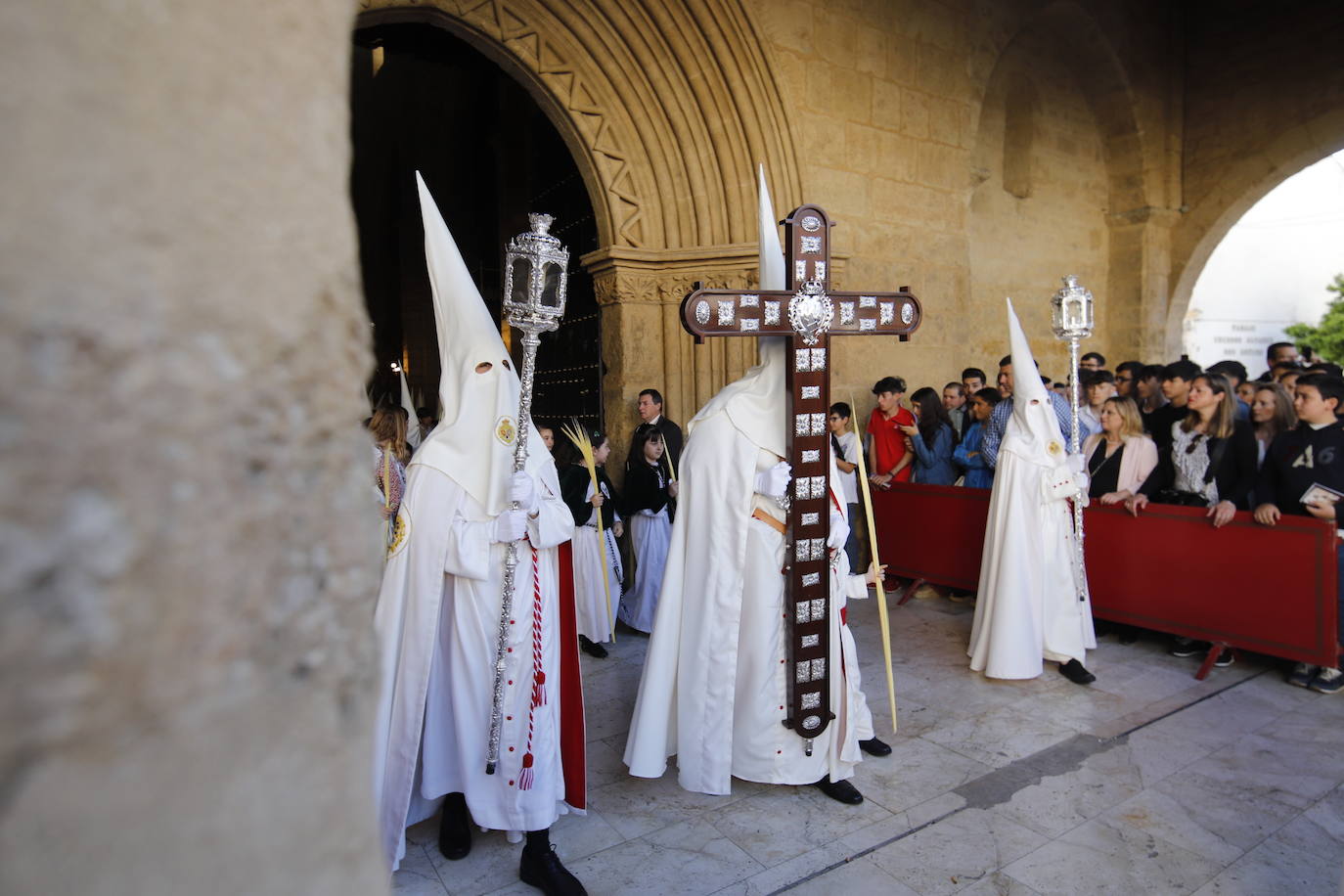 La esperada salida de la Entrada Triunfal el Domingo de Ramos de Córdoba, en imágenes