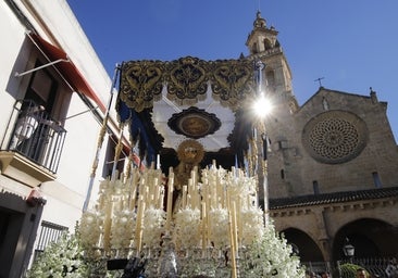 La esperada salida de la Entrada Triunfal el Domingo de Ramos de Córdoba, en imágenes