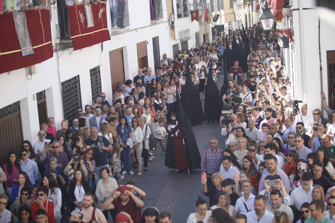 El multitudinario desfile de las Penas de Santiago de Córdoba el Domingo de Ramos, en imágenes