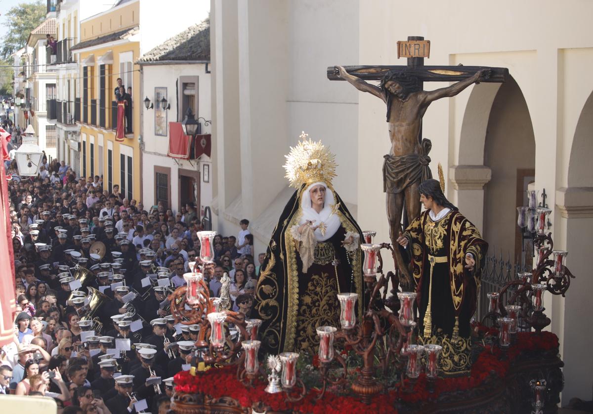 El multitudinario desfile de las Penas de Santiago de Córdoba el Domingo de Ramos, en imágenes