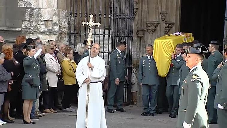 Emotivo funeral al guardia civil atropellado en Oviedo