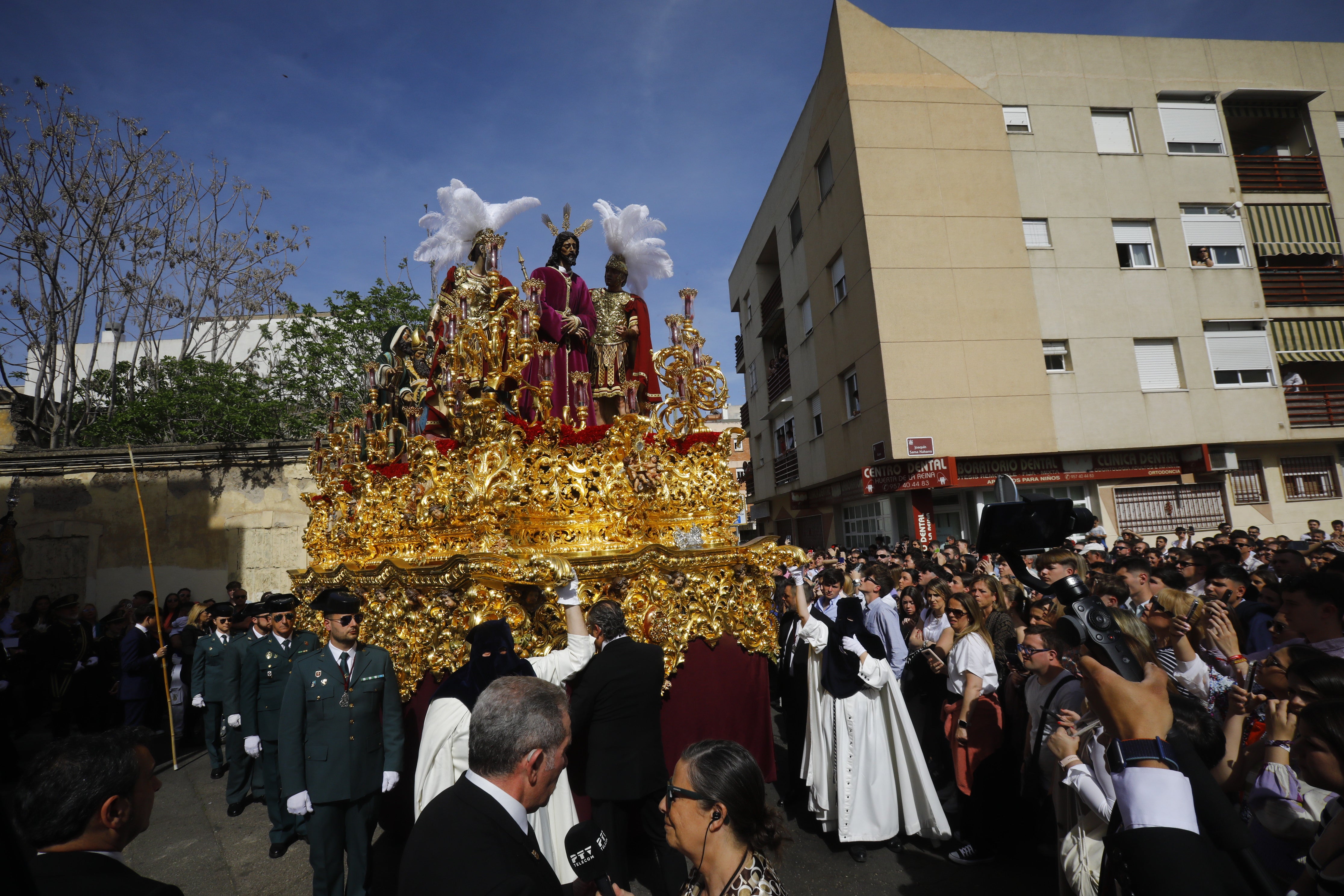 Fotos | Barrio y sentir popular de la Estrella en el Lunes Santo