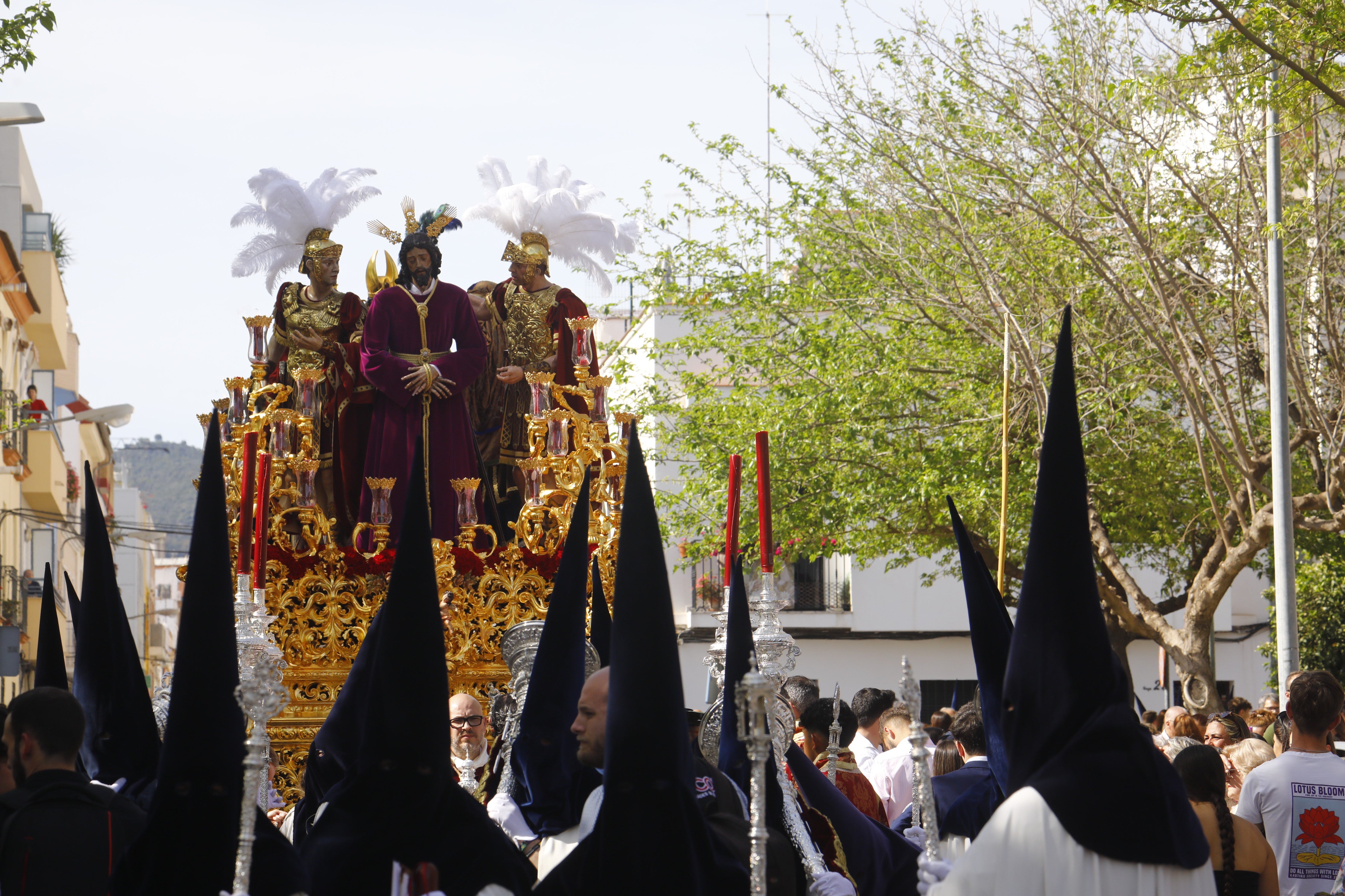 Fotos | Barrio y sentir popular de la Estrella en el Lunes Santo