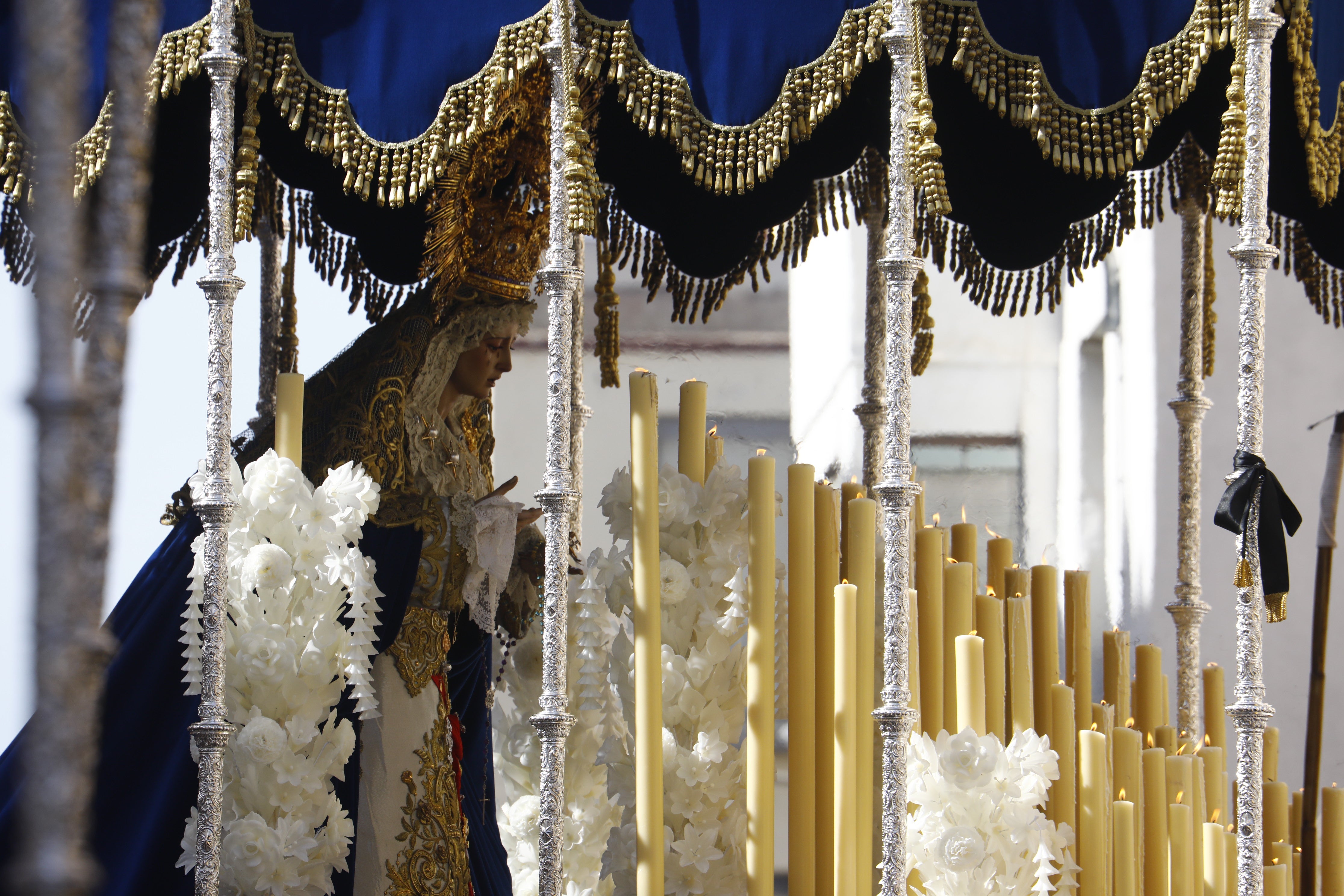 Fotos | Barrio y sentir popular de la Estrella en el Lunes Santo