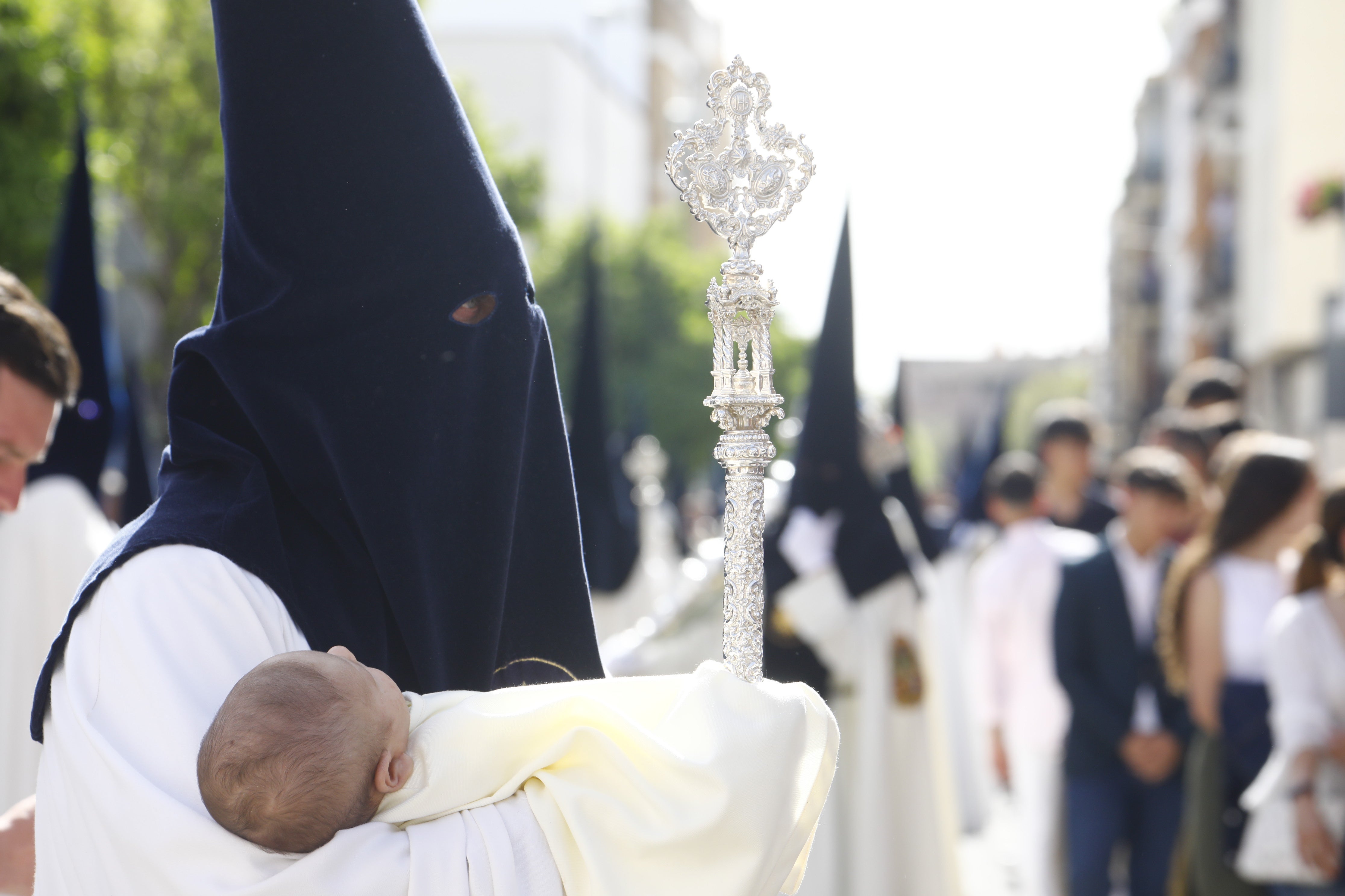 Fotos | Barrio y sentir popular de la Estrella en el Lunes Santo