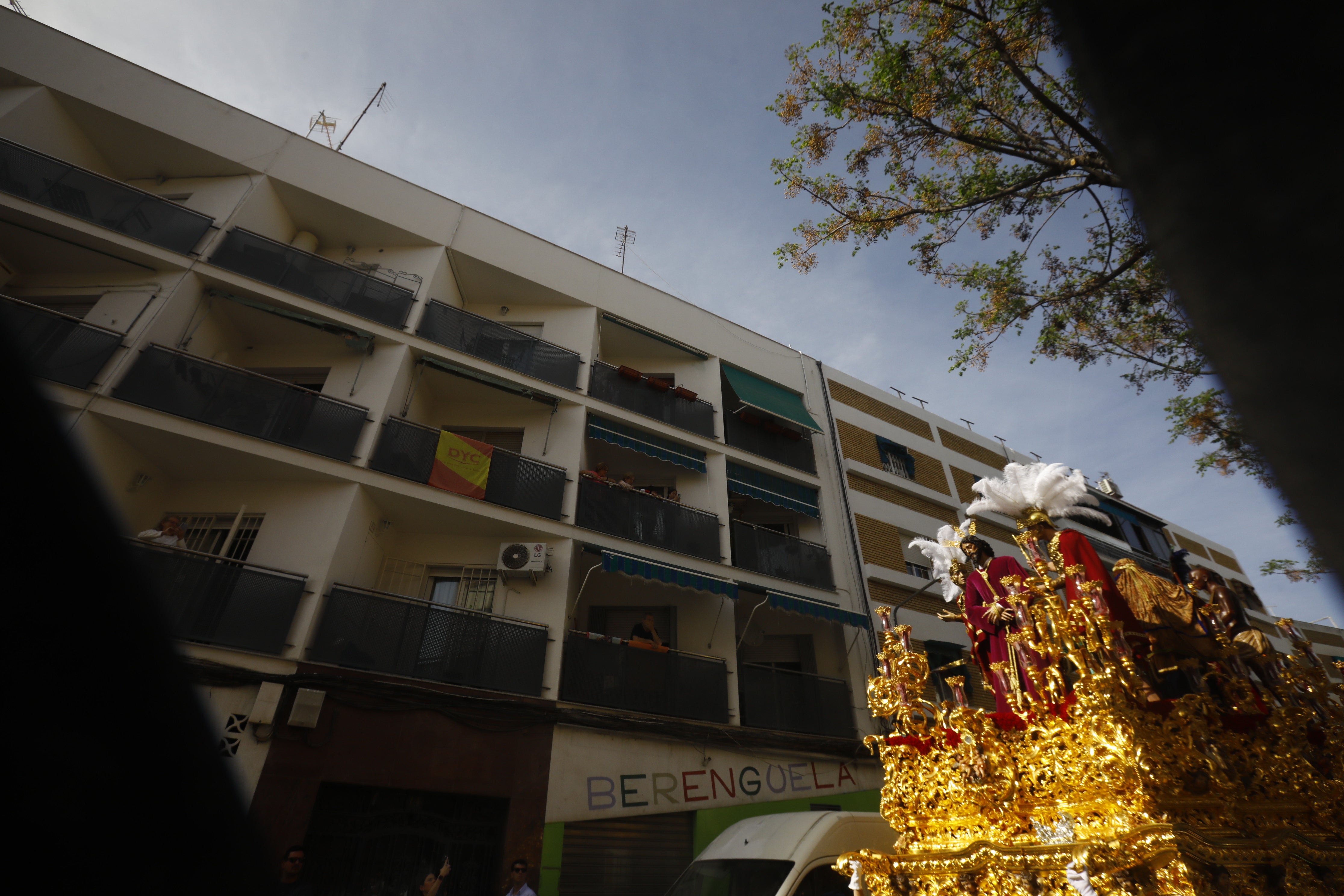 Fotos | Barrio y sentir popular de la Estrella en el Lunes Santo