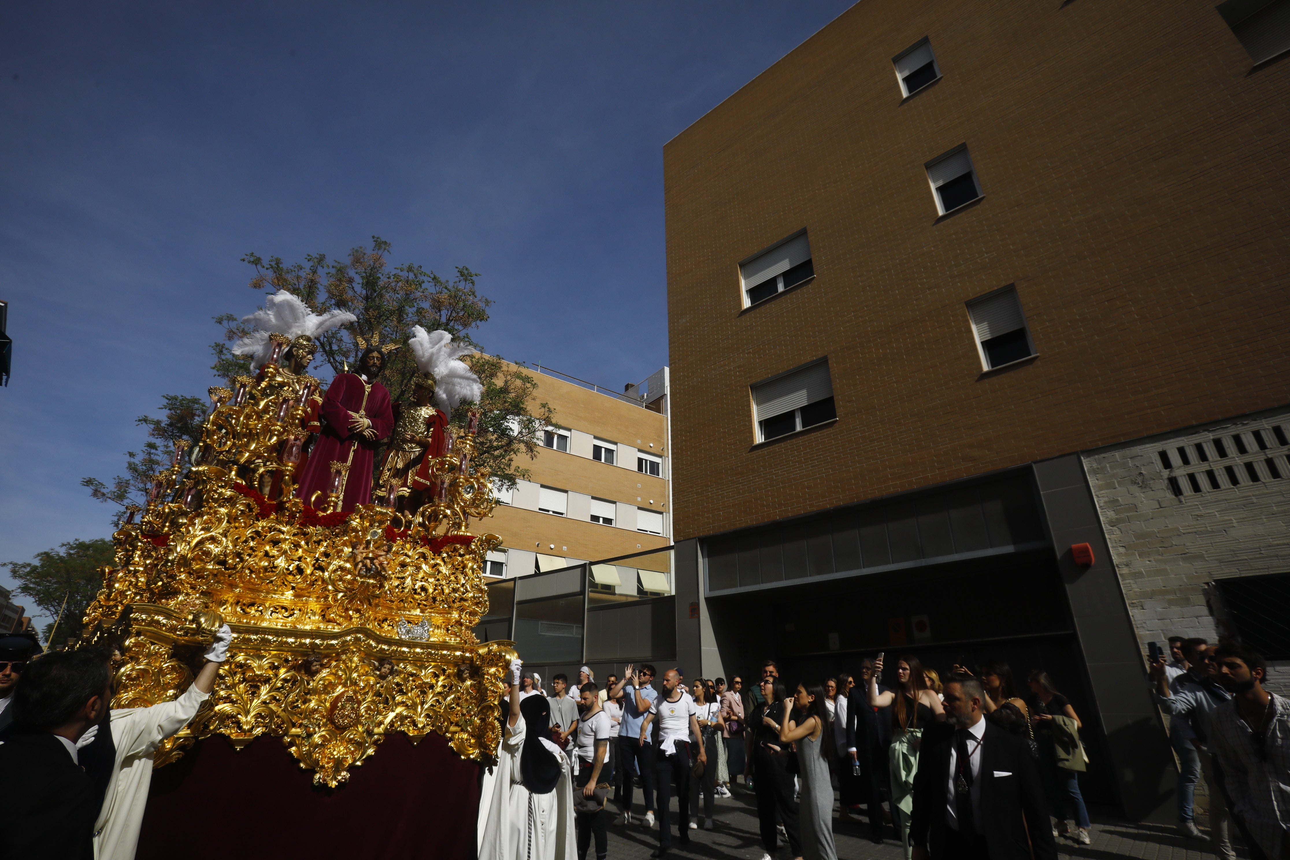 Fotos | Barrio y sentir popular de la Estrella en el Lunes Santo