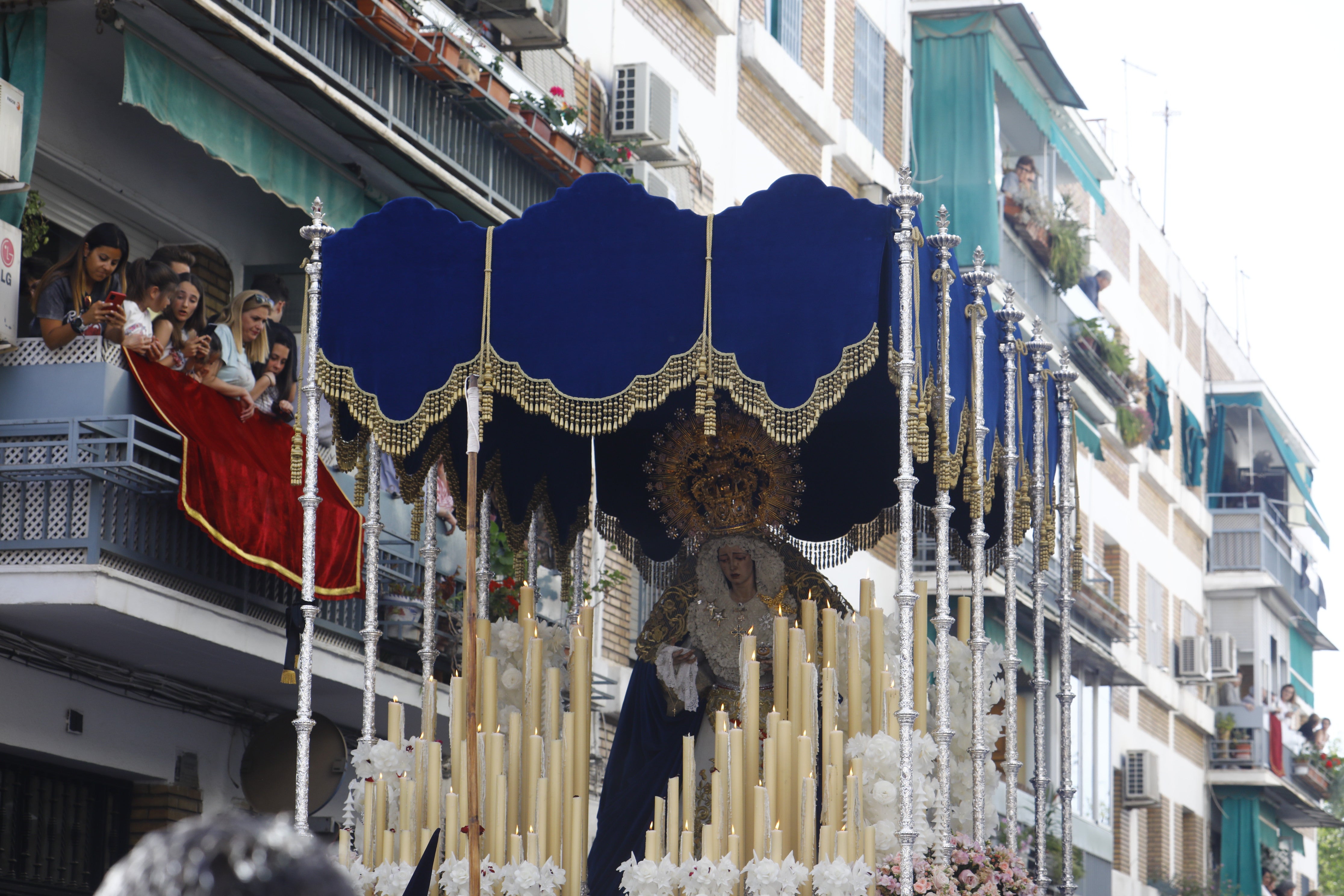 Fotos | Barrio y sentir popular de la Estrella en el Lunes Santo