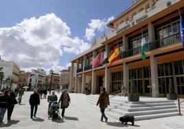 Cultura tumba el plan para poner 208 paneles solares en el Ayuntamiento de Córdoba junto al templo romano