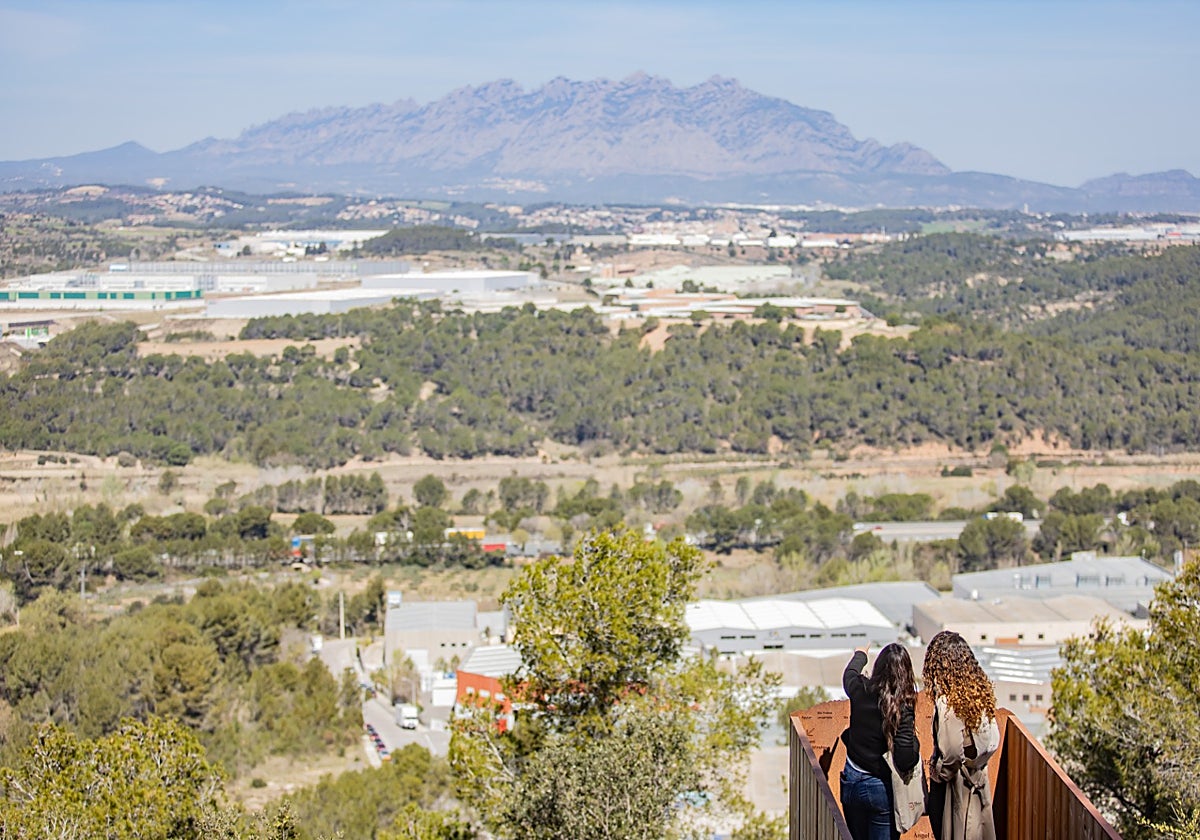 Balcón de Montserrat desde Castellví de Rosanes