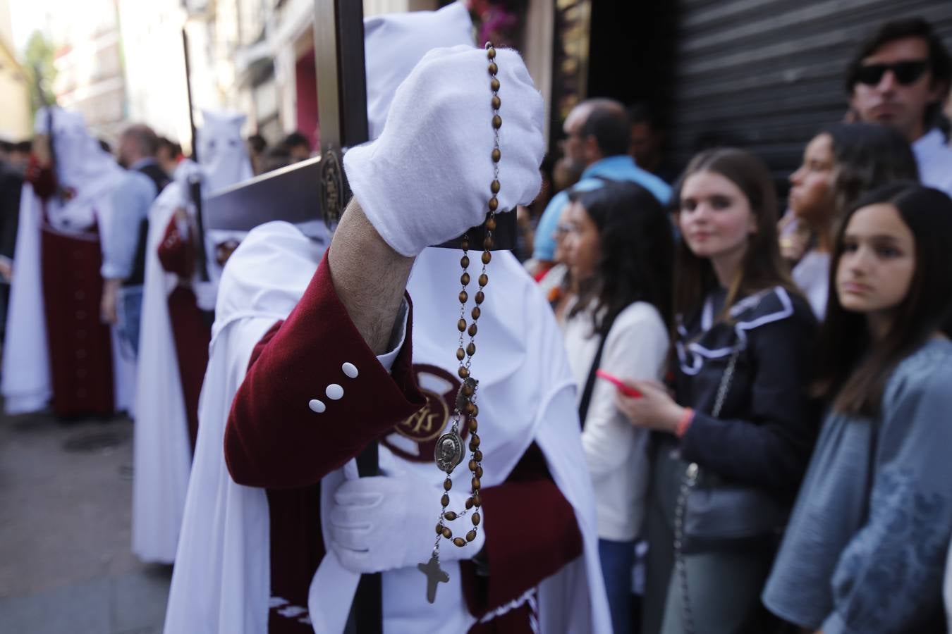 La elegante procesión de La Sentencia en el Lunes Santo de Córdoba, en imágenes