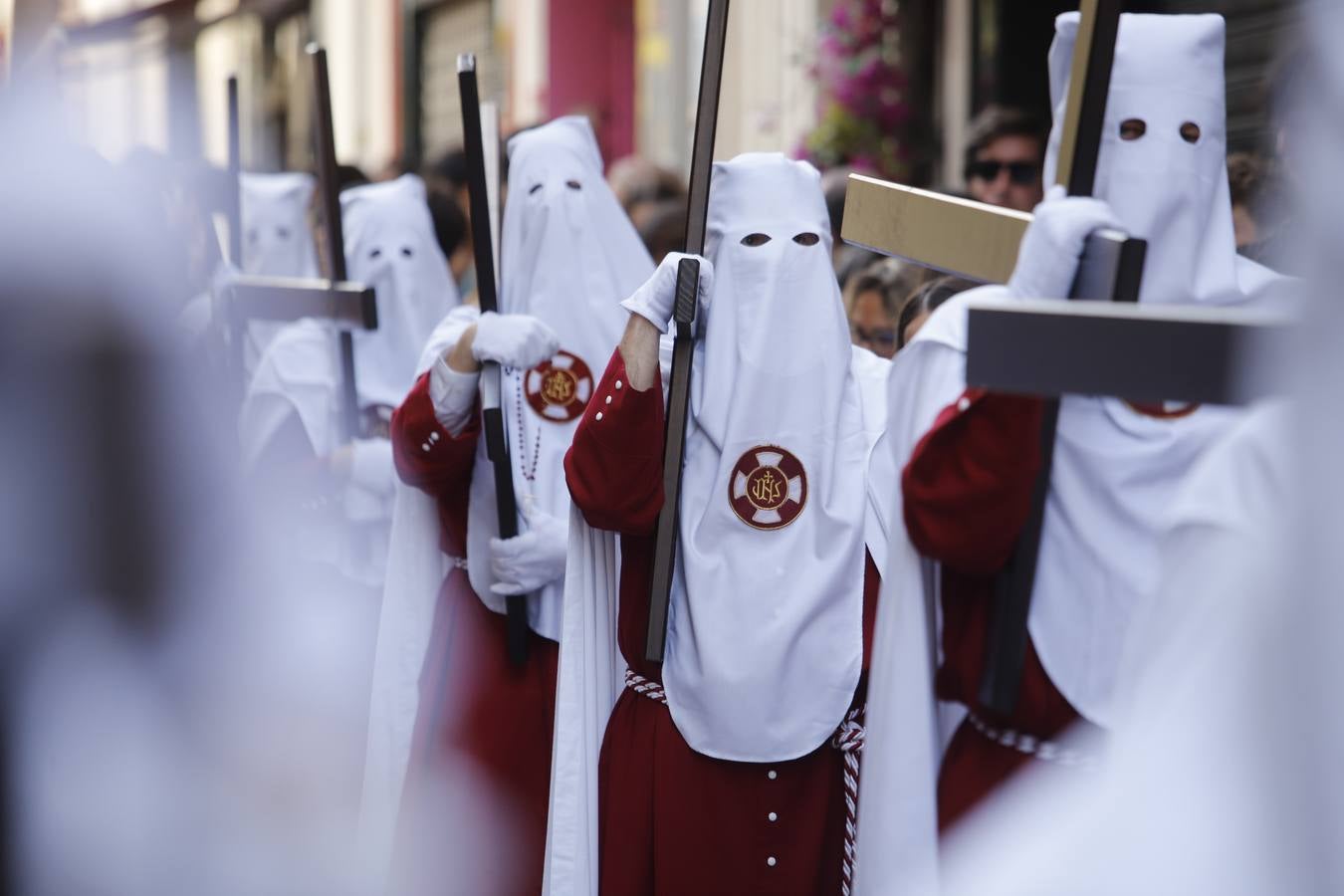 La elegante procesión de La Sentencia en el Lunes Santo de Córdoba, en imágenes