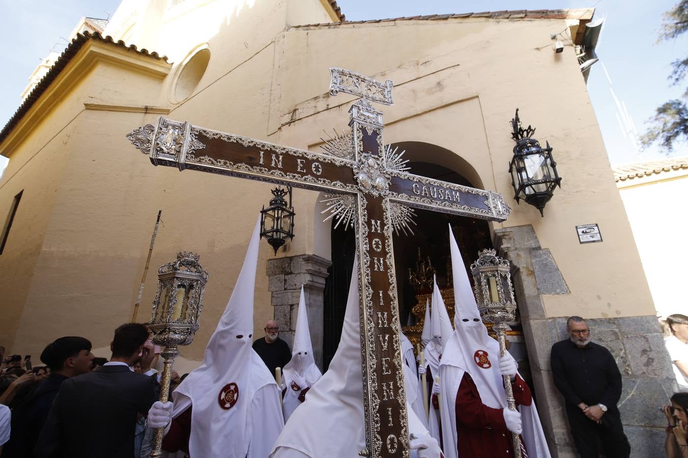 La elegante procesión de La Sentencia en el Lunes Santo de Córdoba, en imágenes