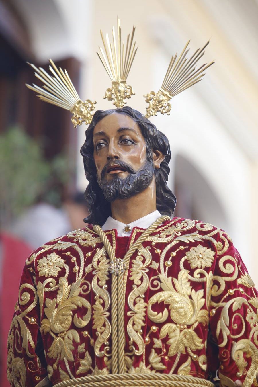 La elegante procesión de La Sentencia en el Lunes Santo de Córdoba, en imágenes