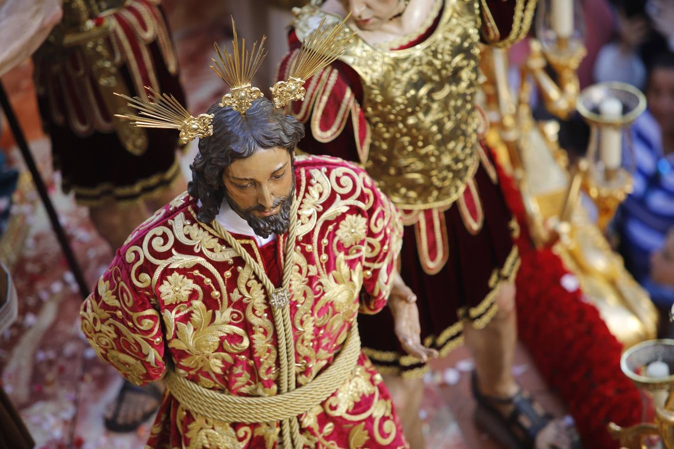 La elegante procesión de La Sentencia en el Lunes Santo de Córdoba, en imágenes