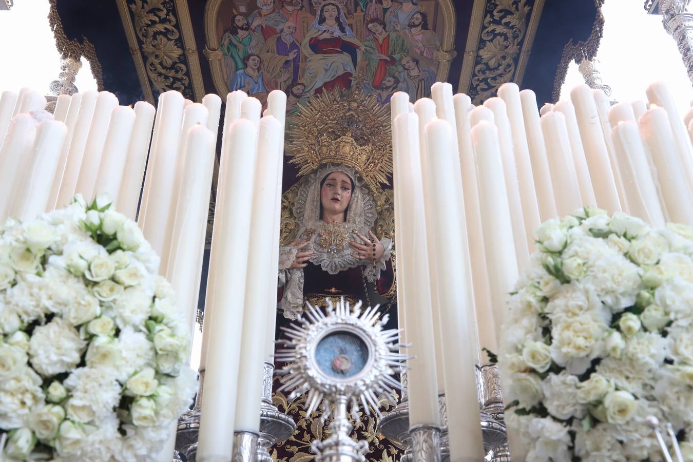 Lunes Santo | La solemne procesión de la hermandad de la Vera Cruz, en imágenes