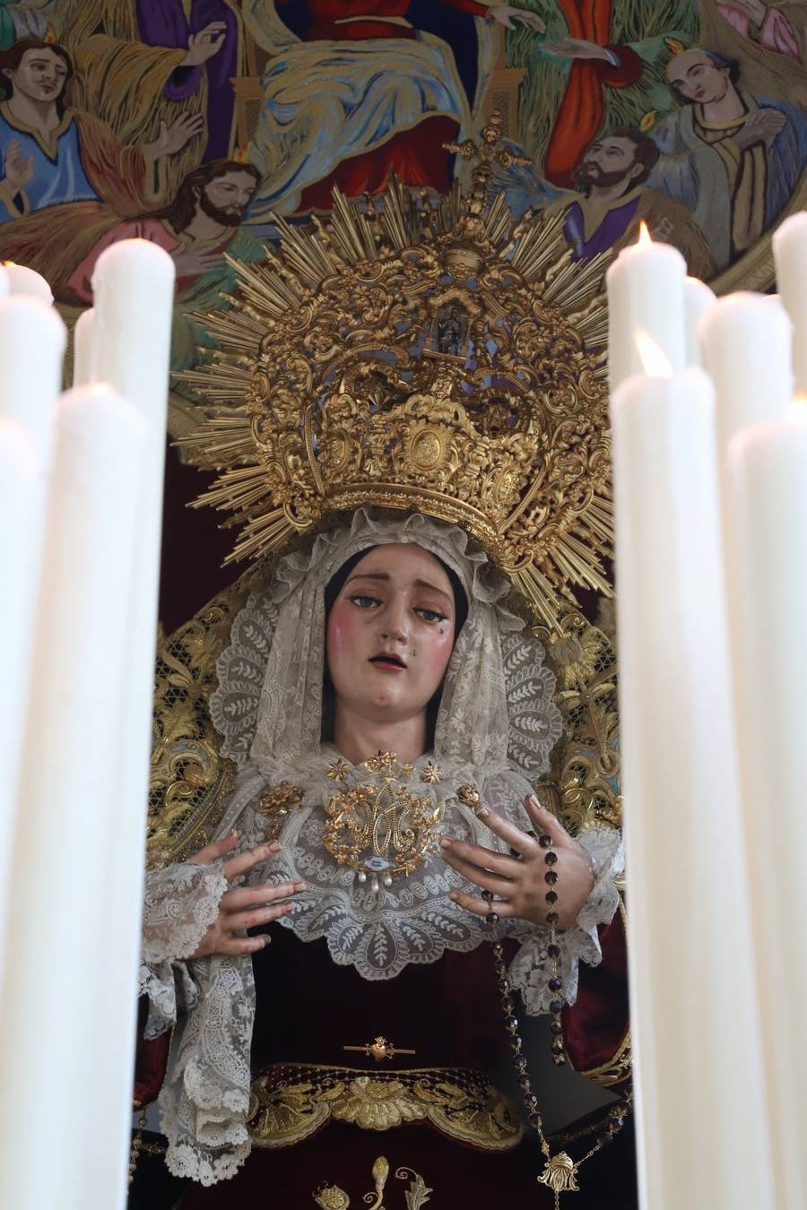 Lunes Santo | La solemne procesión de la hermandad de la Vera Cruz, en imágenes