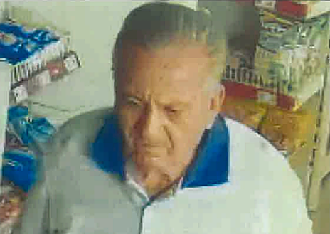 Imagen secundaria 1 - Antonio Caba, sobre estas líneas a la derecha, y su cómplice, Gaspar Rivera (izquierda). // Arriba del todo, Rivera grabado en una gasolinera cuando viajó a Albacete para deshacerse del coche del empresario