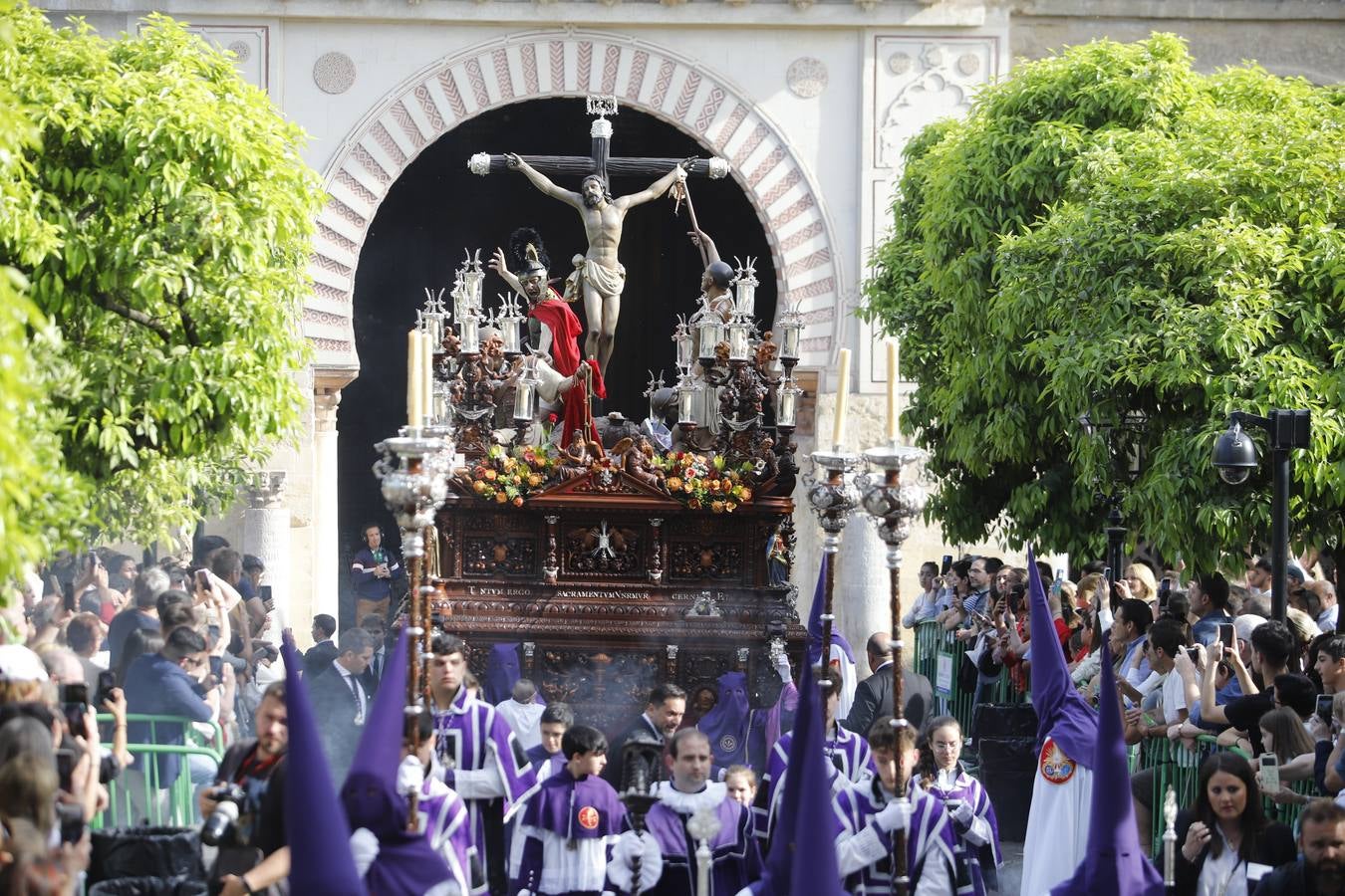 De Córdoba al Naranjo, la vibrante procesión de La Agonía, en imágenes