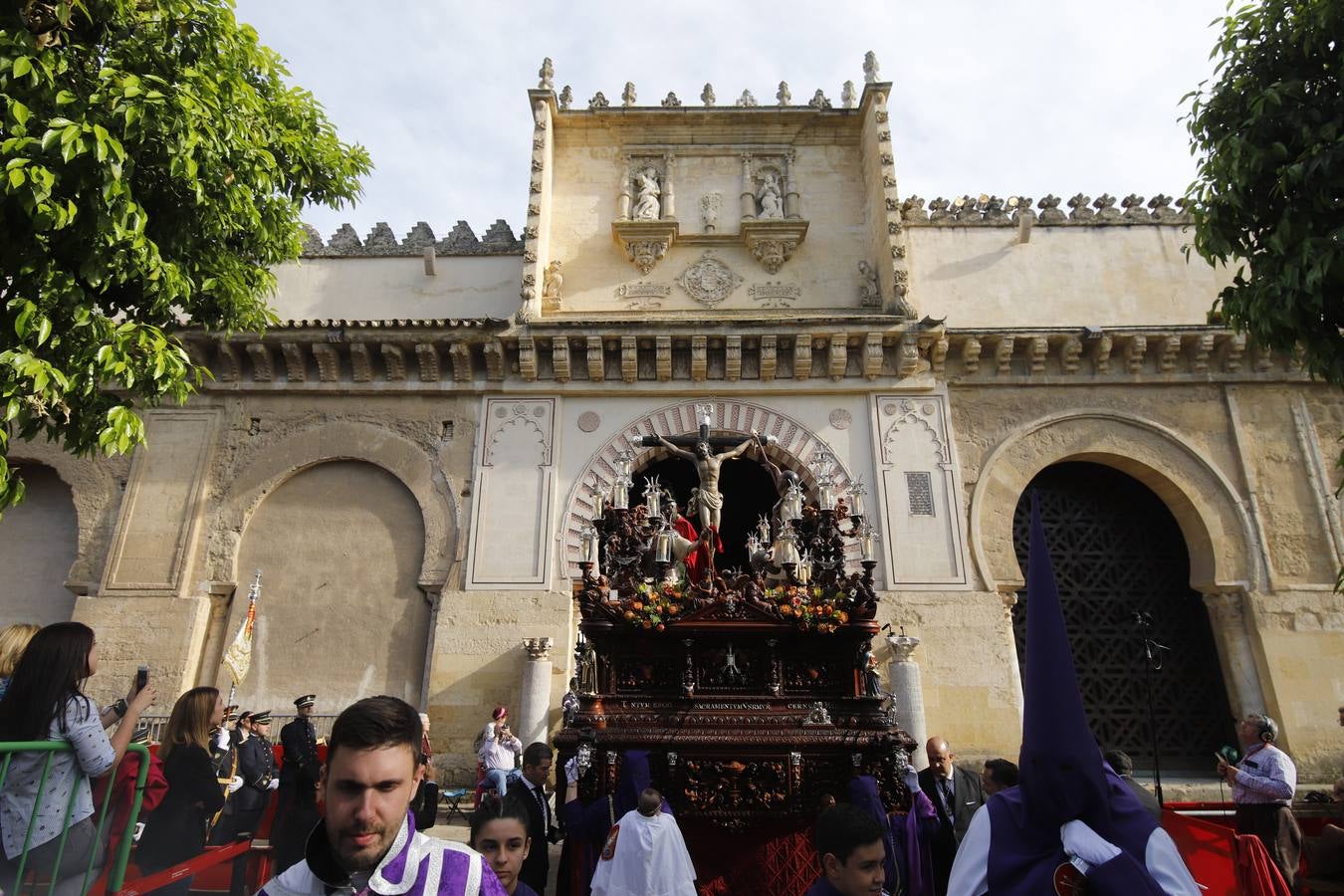 De Córdoba al Naranjo, la vibrante procesión de La Agonía, en imágenes