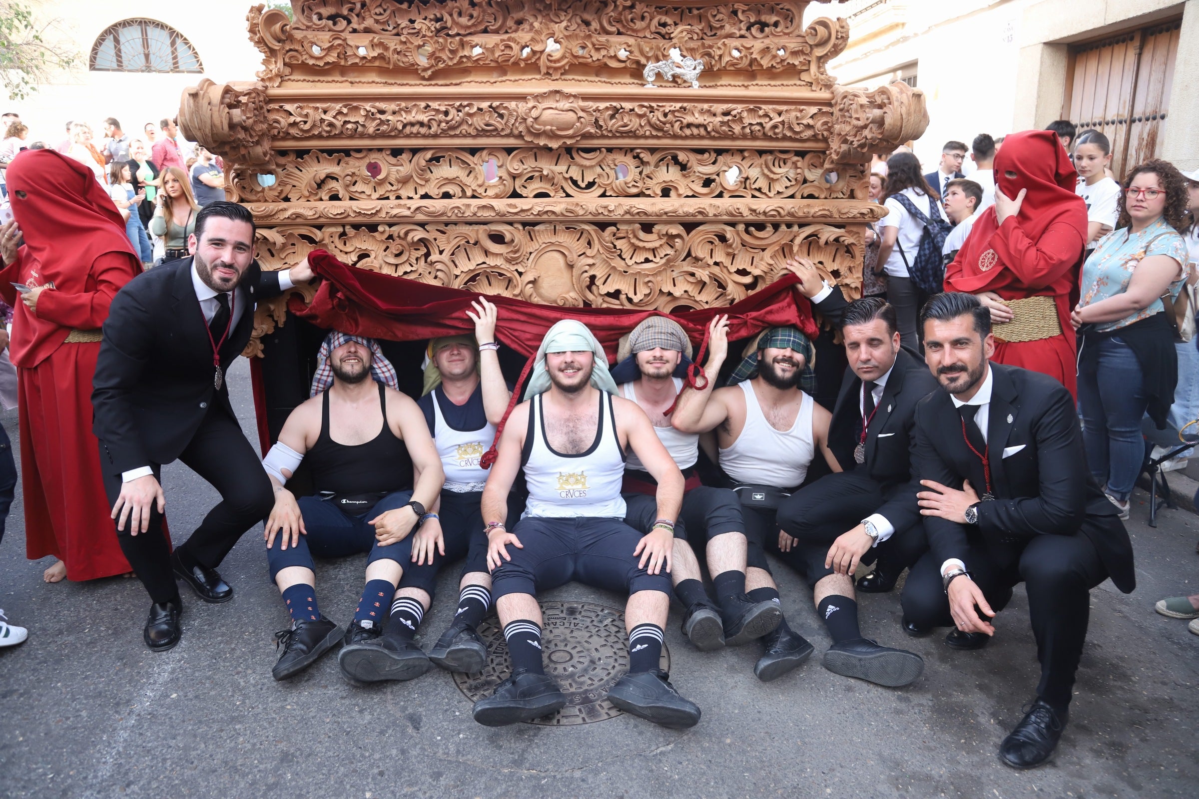 Fotos | La emotiva estación de penitencia del Buen Suceso el Martes Santo en Córdoba