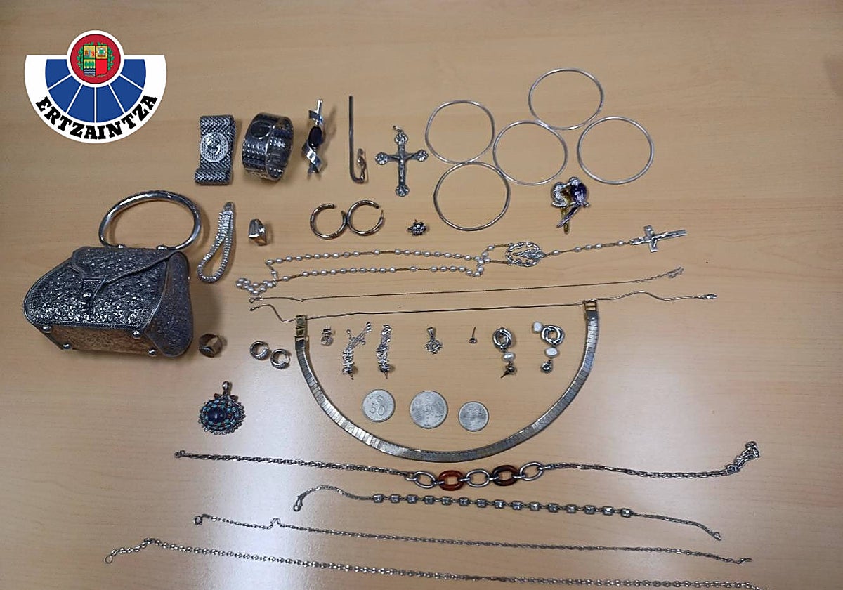 Parte del botín incautado a los dos ladrones