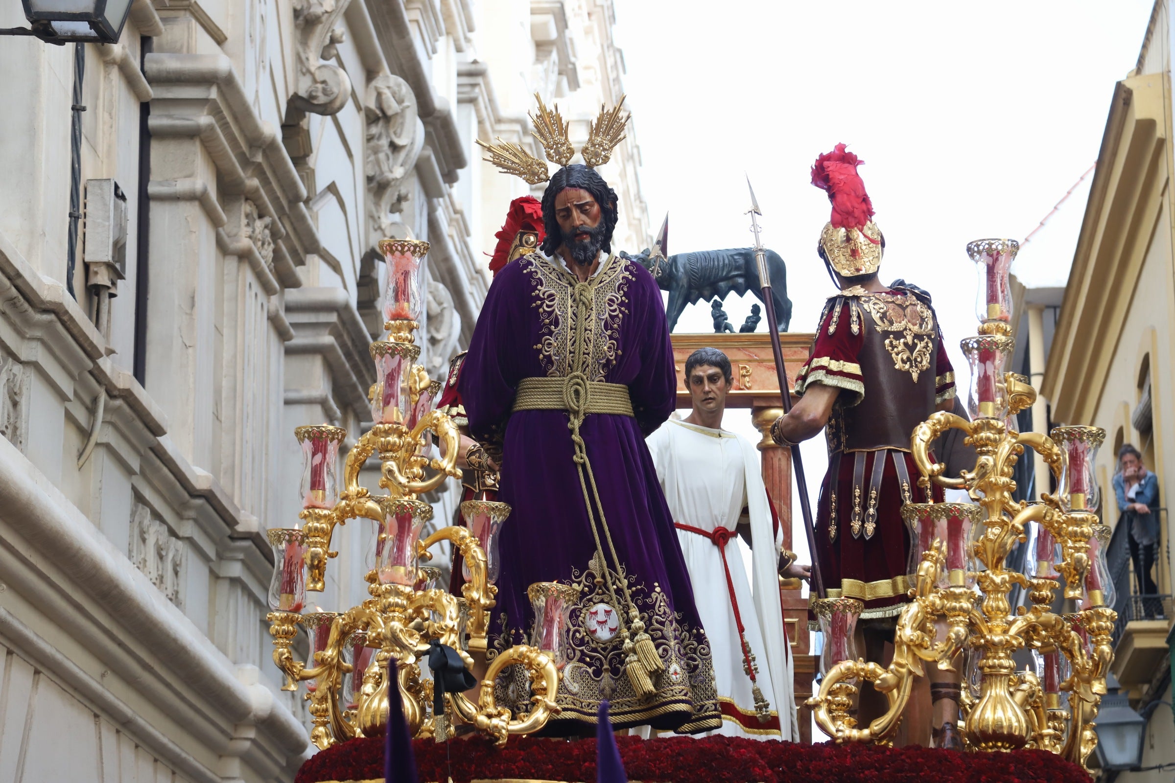 El clacisismo del Císter en la multitud de Capuchinos por el Martes Santo de Córdoba