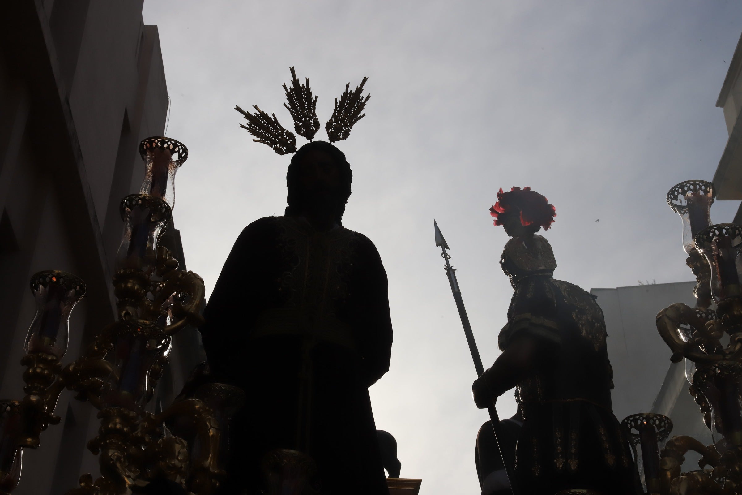 El clacisismo del Císter en la multitud de Capuchinos por el Martes Santo de Córdoba