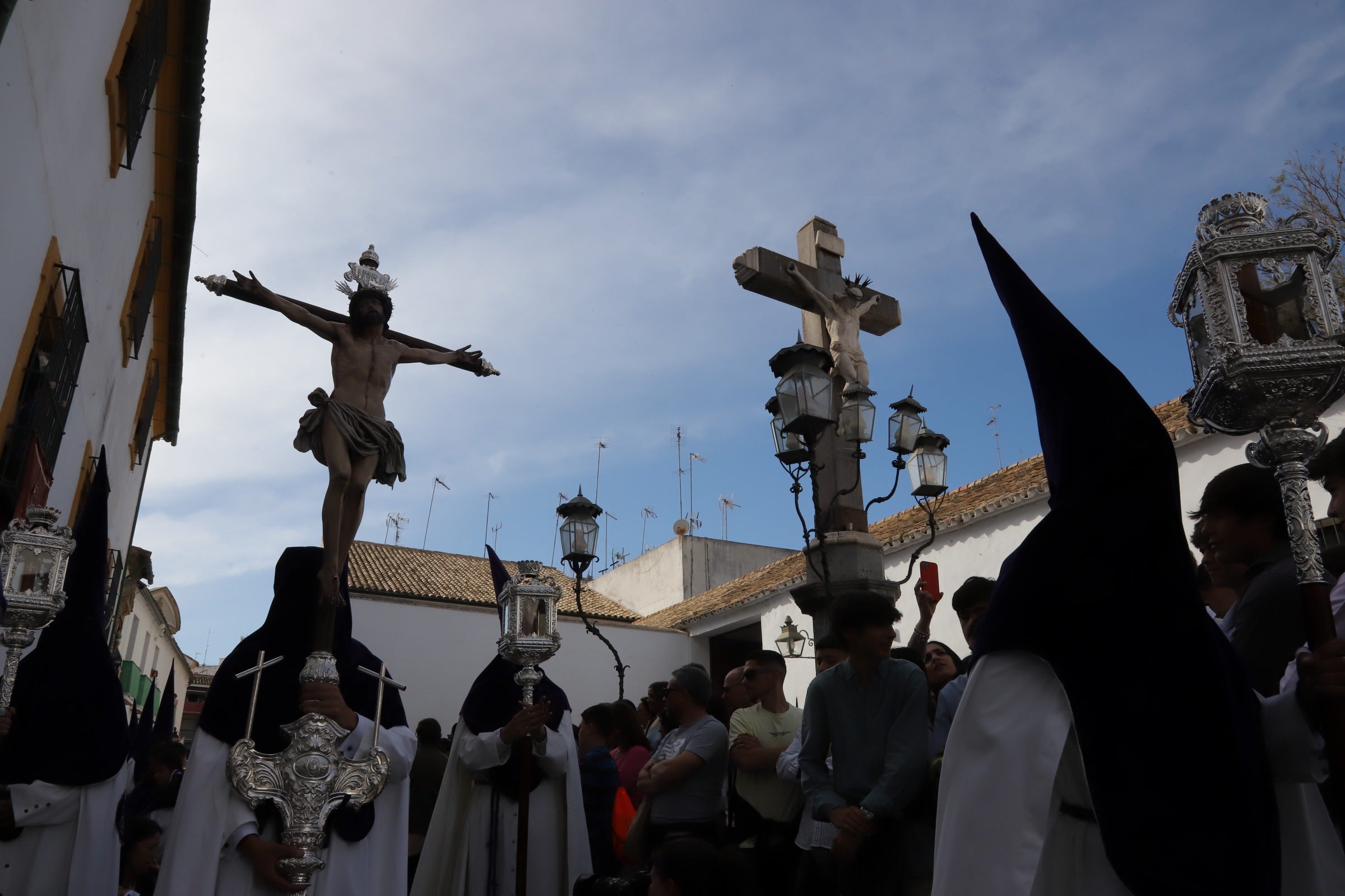 El clacisismo del Císter en la multitud de Capuchinos por el Martes Santo de Córdoba
