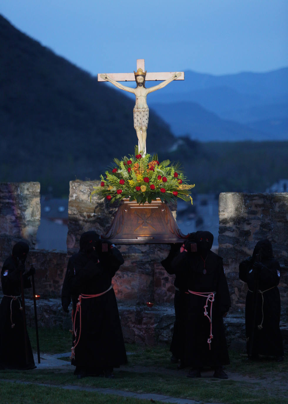 El Cristo de los Templarios vuelve al Castillo de Ponferrada