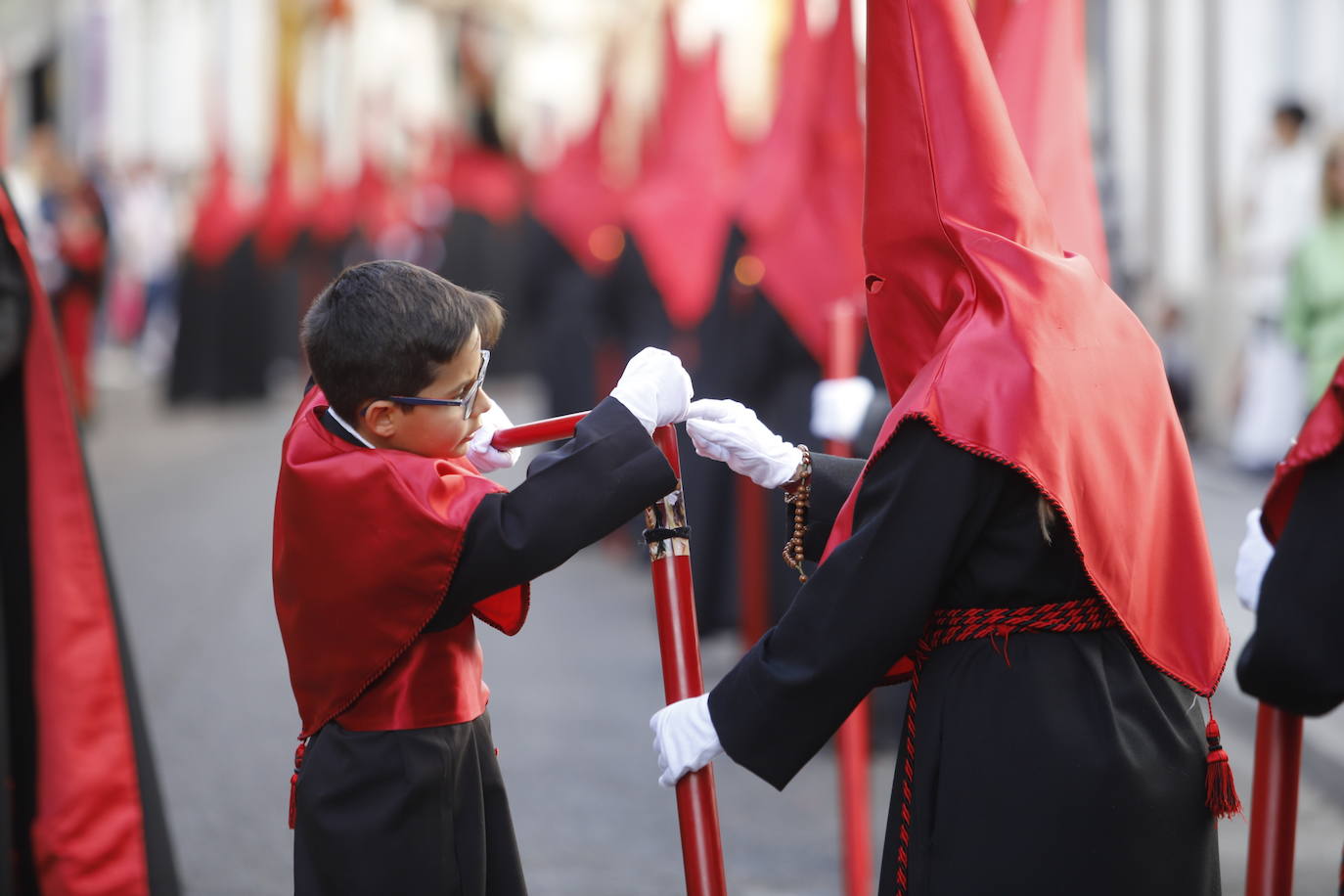 La identidad estética de la Caridad en su estación de penitencia, en imágenes
