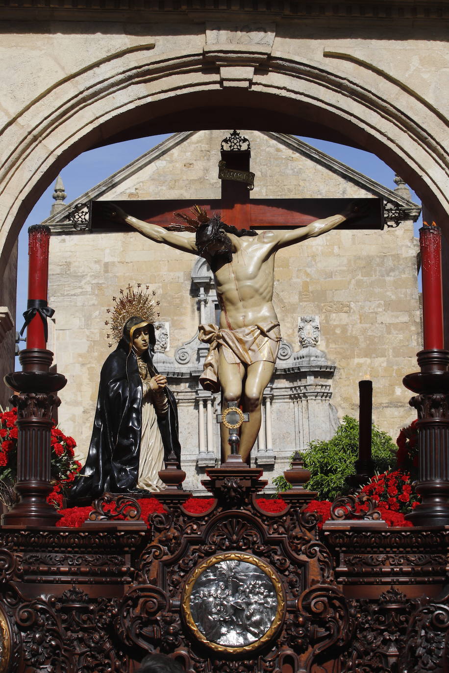 La identidad estética de la Caridad en su estación de penitencia, en imágenes