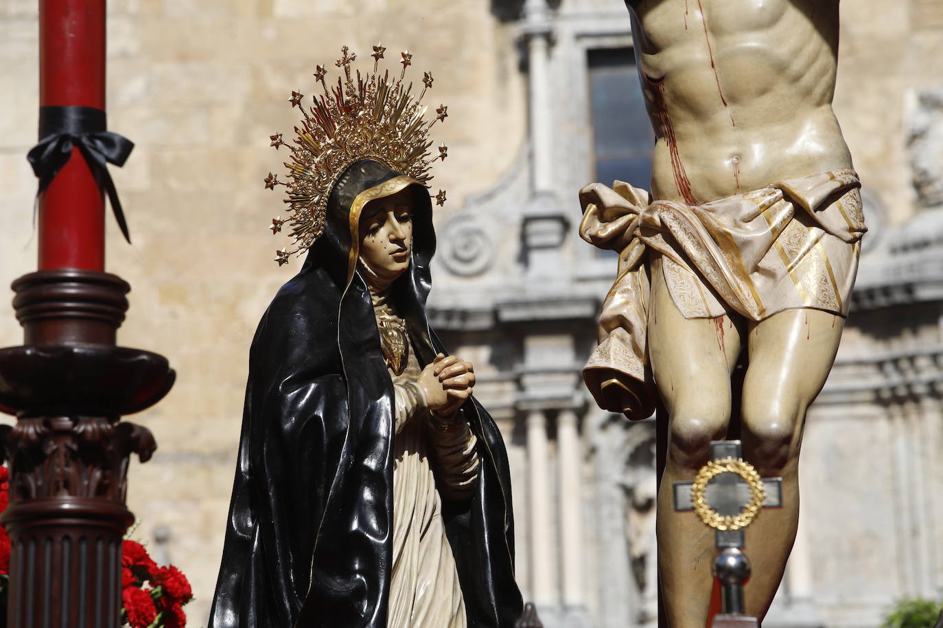 La identidad estética de la Caridad en su estación de penitencia, en imágenes