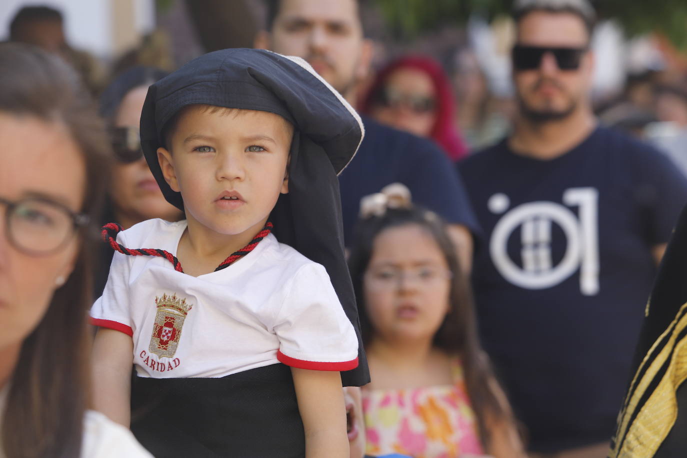 La identidad estética de la Caridad en su estación de penitencia, en imágenes