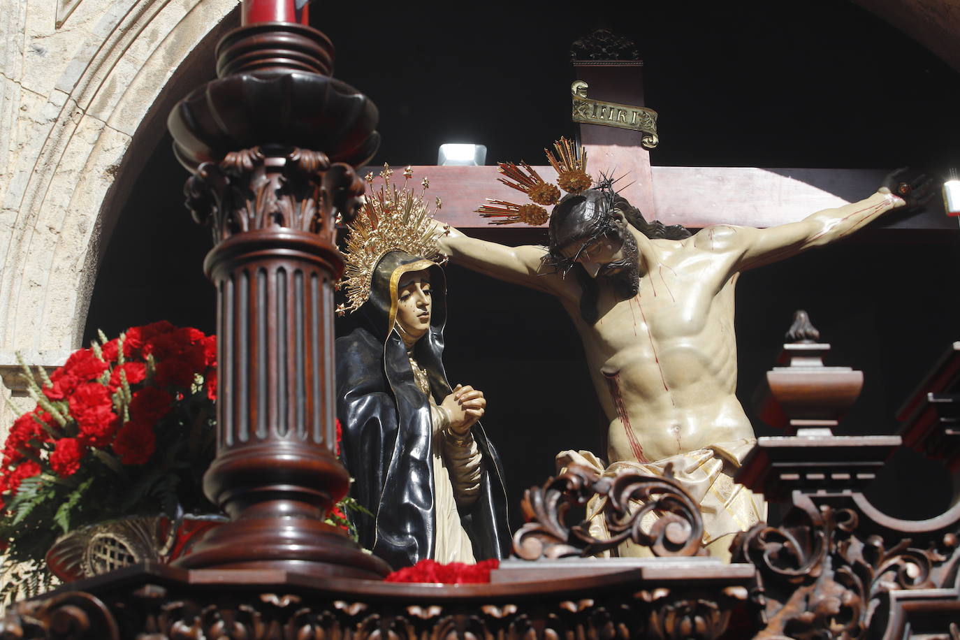 La identidad estética de la Caridad en su estación de penitencia, en imágenes